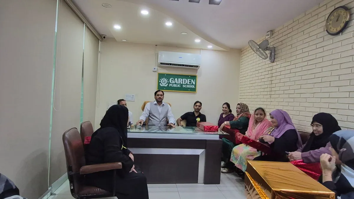 Teachers receiving a Teachers’ Day gift at Garden Public School
